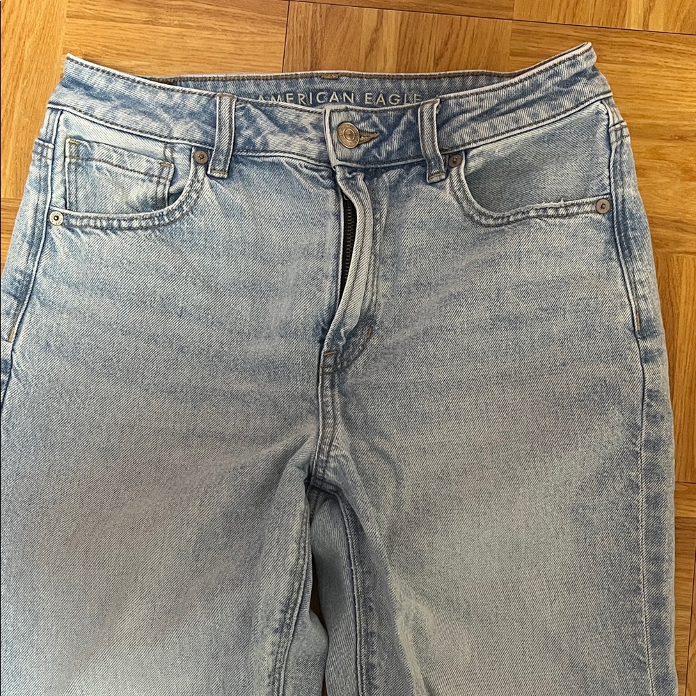 American Eagle Outfitters Light Blue Mom jean. - Picture 2 of 8